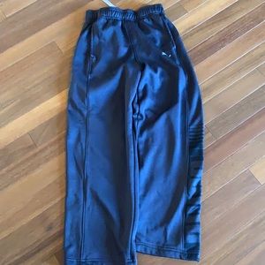 Excellent condition Puma boys pants, size small (8)